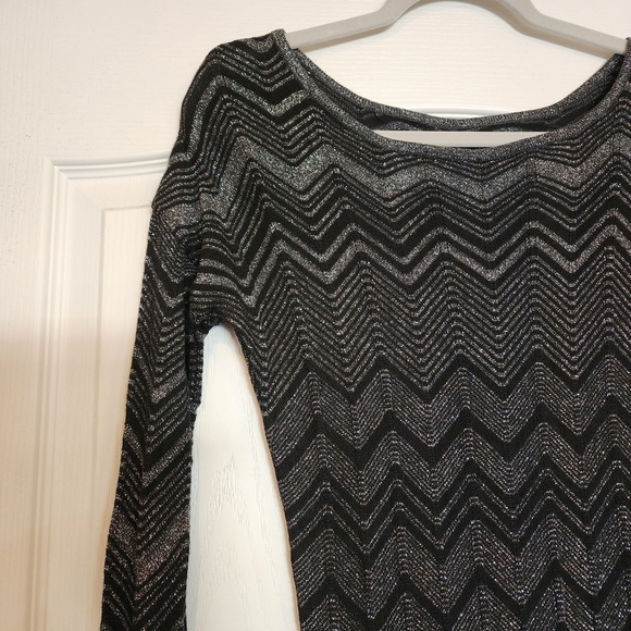 Express black and silver chevron long sleeve dress Size M - Picture 2 of 10